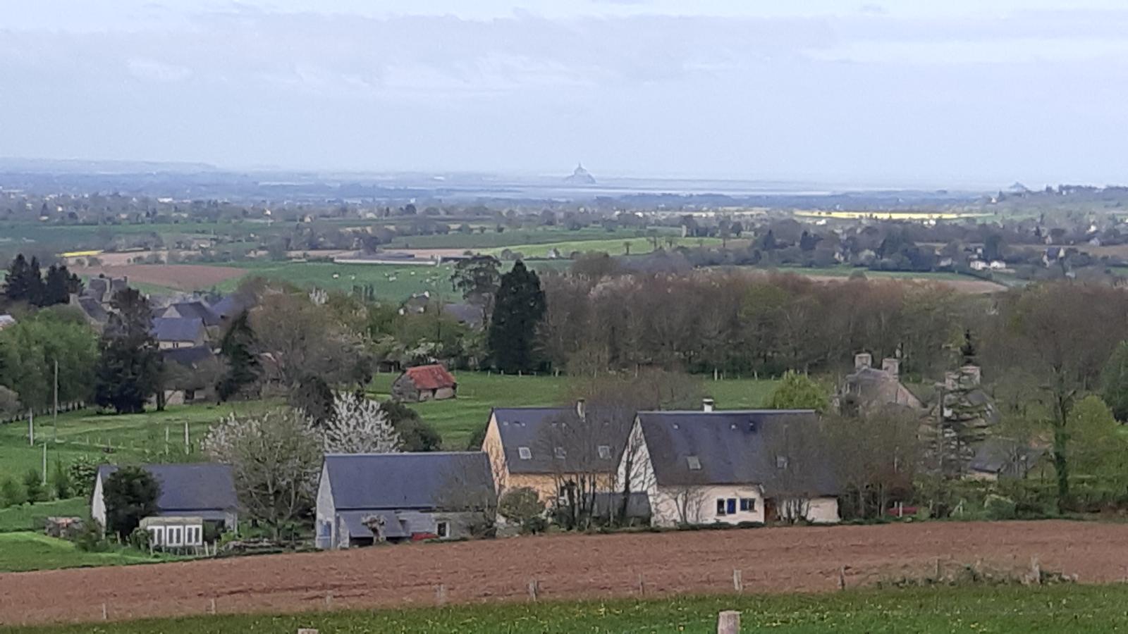 Vue sur le Mont St Michel depuis la table d'orientation